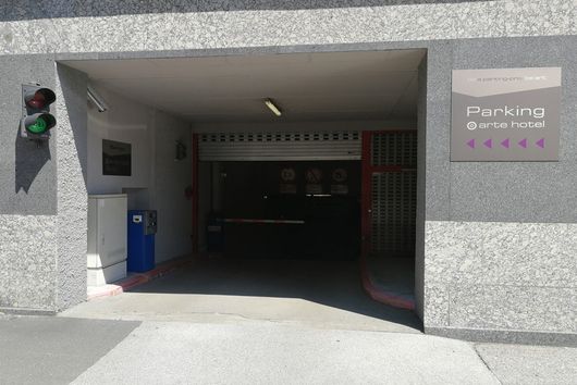 Entry parking garage arte hotel Linz