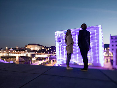 Blick auf das Ars Electronica Center Linz